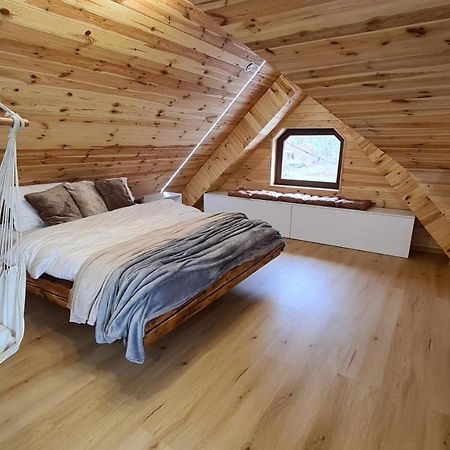 בראשוב Casa Chiper - Attic Apartment With View מראה חיצוני תמונה