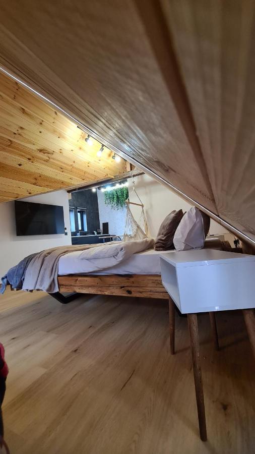 בראשוב Casa Chiper - Attic Apartment With View מראה חיצוני תמונה