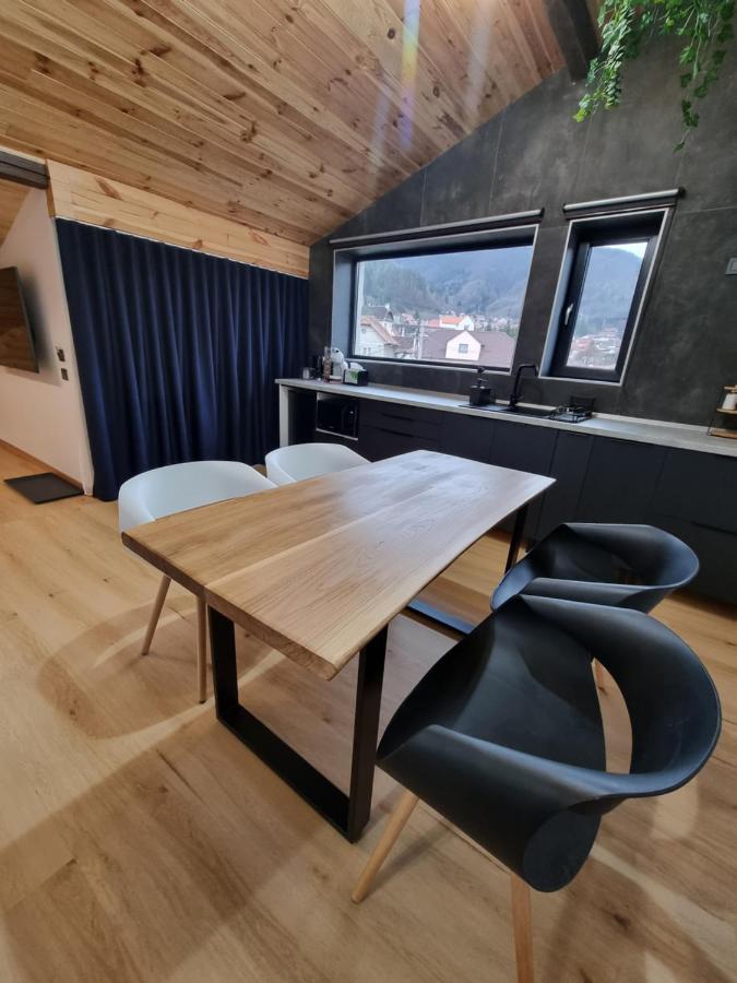 בראשוב Casa Chiper - Attic Apartment With View מראה חיצוני תמונה