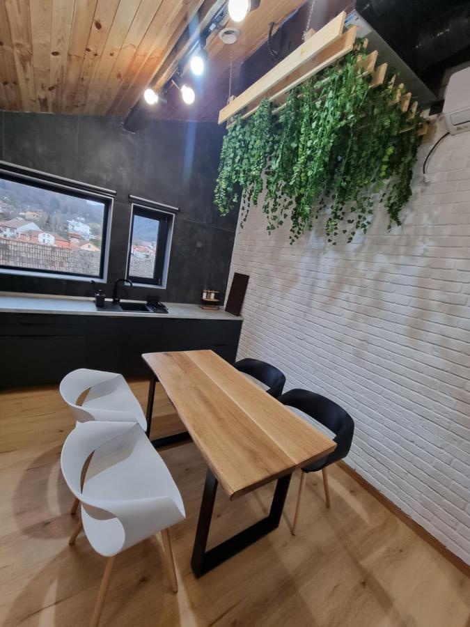 בראשוב Casa Chiper - Attic Apartment With View מראה חיצוני תמונה
